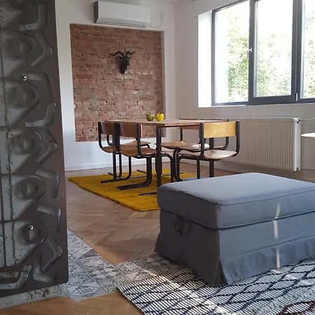 Central Apart דירה